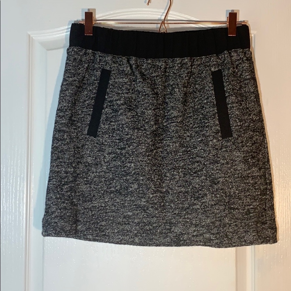 Loft wool blk,gray,&white heathered colored skirt